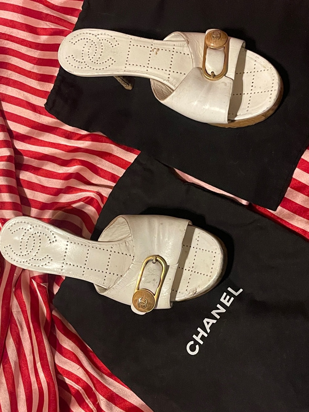 CHANEL White Leather Slide Mules with Gold CC Hardware